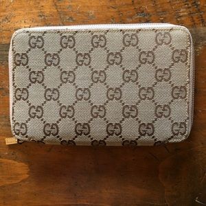 Gucci jewelry pouch— gently used!